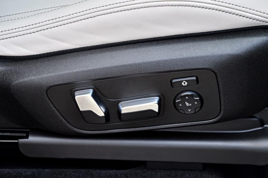 Детали интерьера BMW X3 M40i (G01) 2017 года  (WW) (фото 168 из 184)